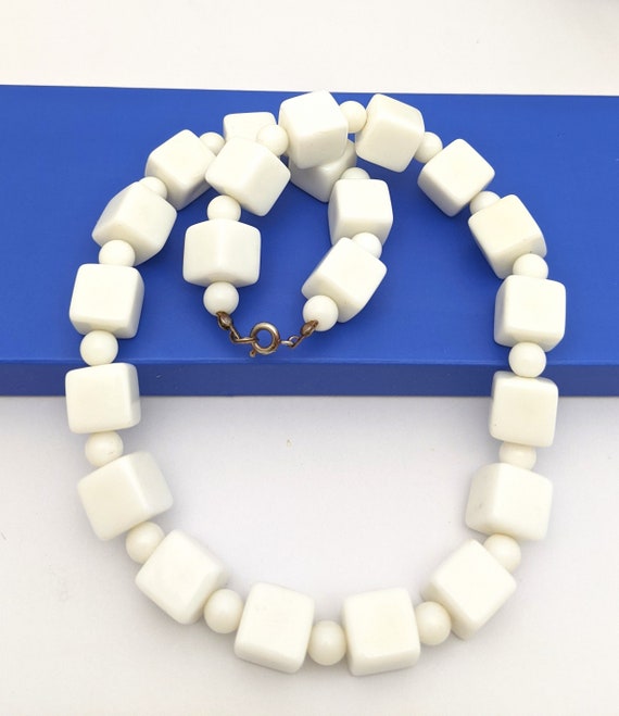 White Square And Round Bead Necklace, Vintage 18 … - image 7