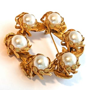 Vintage Pearl Wreath Brooch, Round Gold Leaf Brooch, Vintage Gold Wreath Pin