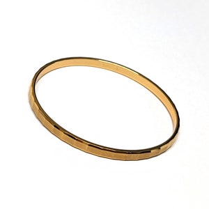 Vintage Gold Tone Monet Textured Gold Bangle Bracelet Size L Vintage Gold Tone Monet Textured Gold Bangle Bracelet Size L