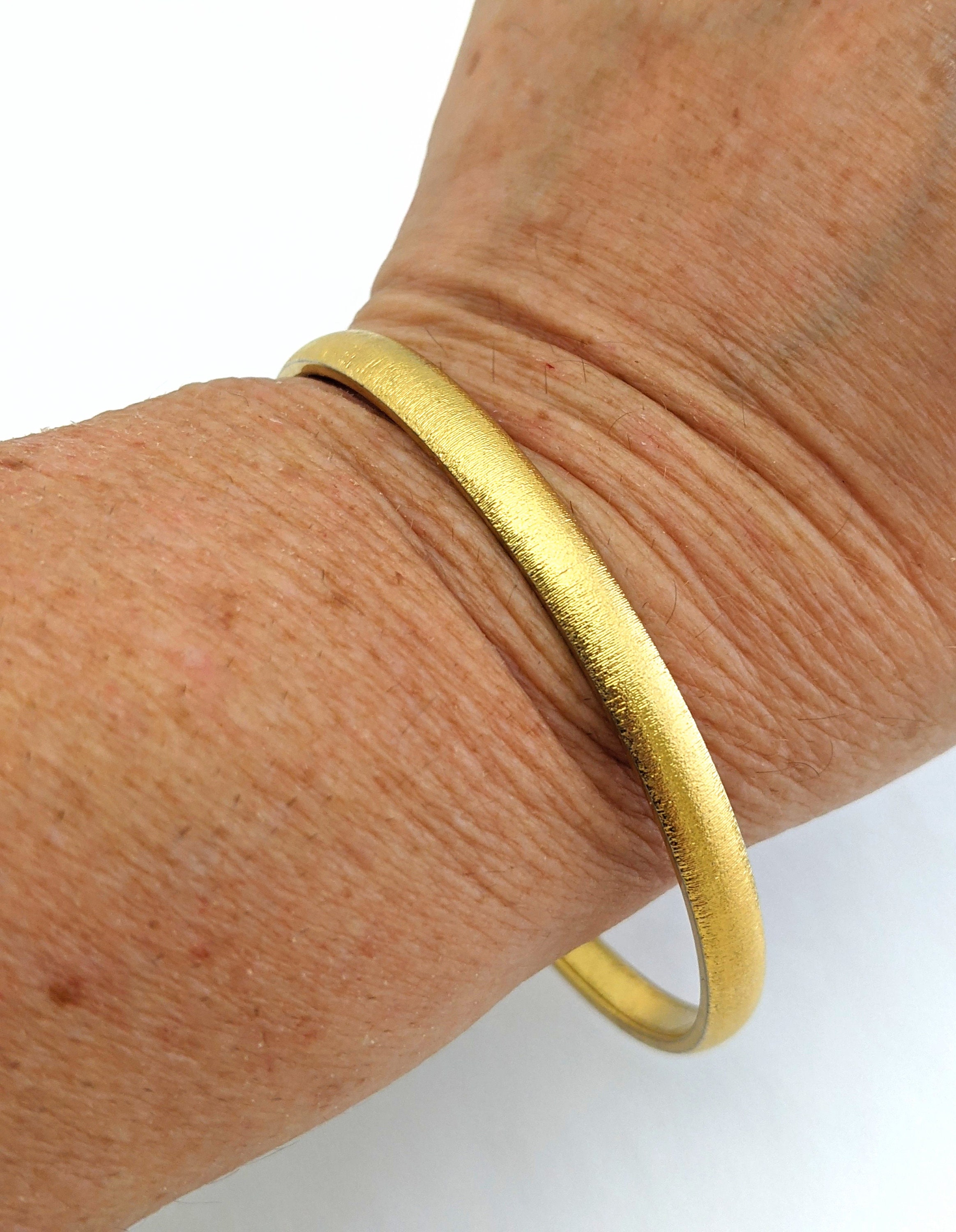 VINTAGE 80'S GOLD TONE DIAGONAL STRIPED MONET BANGLE