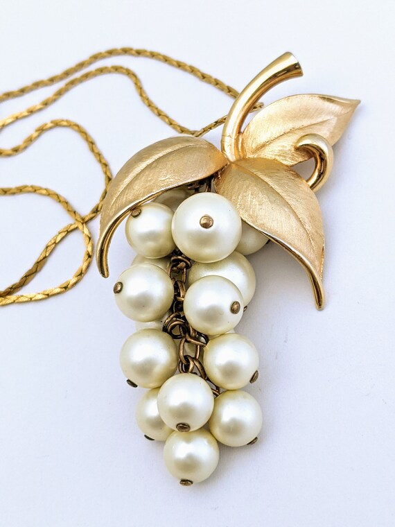 Vintage Faux Pearl Grape Cluster Pendant Necklace… - image 6
