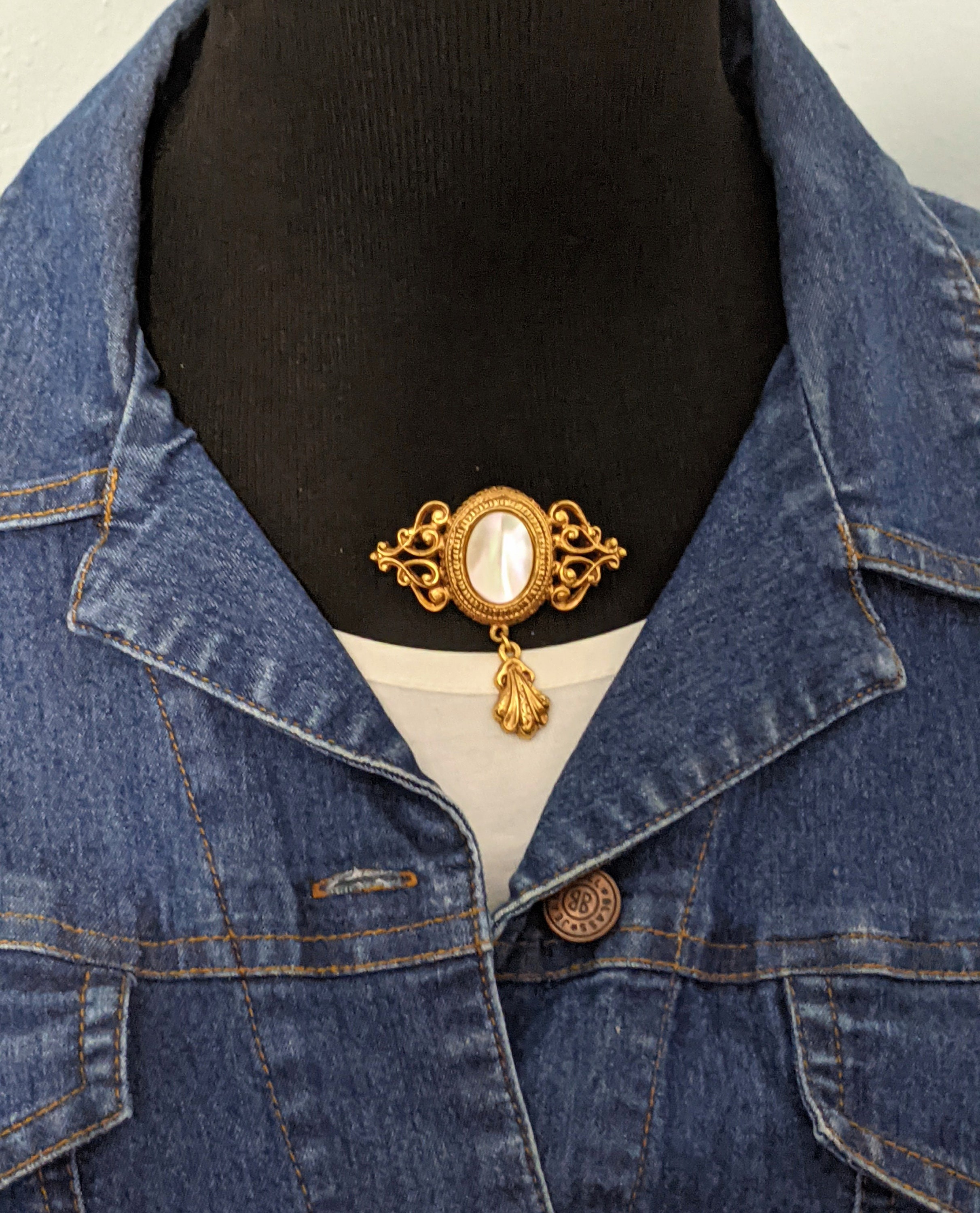 FLORENZA フロレンザ ゴールドカラー ブローチ Signed Florenza Gold Tone Dangling Brooch, Vintage Gold Tone