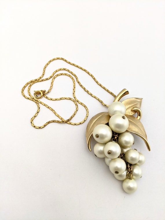 Vintage Faux Pearl Grape Cluster Pendant Necklace… - image 7