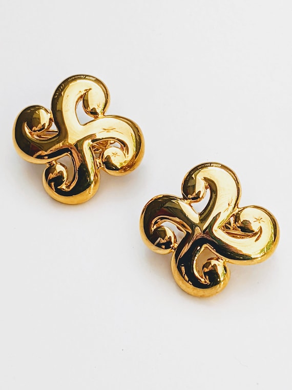 Trifari Large Gold Tone Swirl Clip On Earrings, La
