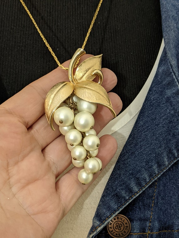 Vintage Faux Pearl Grape Cluster Pendant Necklace… - image 2