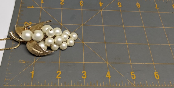 Vintage Faux Pearl Grape Cluster Pendant Necklace… - image 10