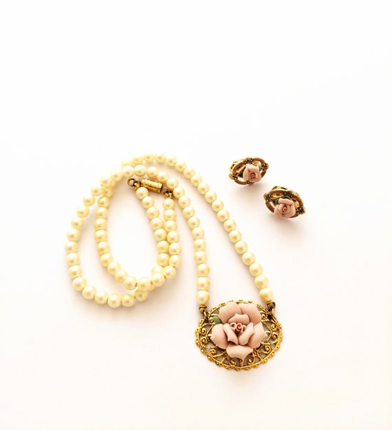Small White Pearl Ceramic Rose Pendant Necklace, V