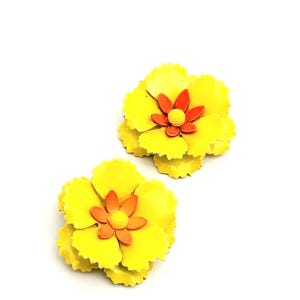Vintage 1960s Enamel Metal Flower Floral Clip On Earrings, Yellow And Orange Enamel Clip On Earrings, 60s Mod Costume Jewelry