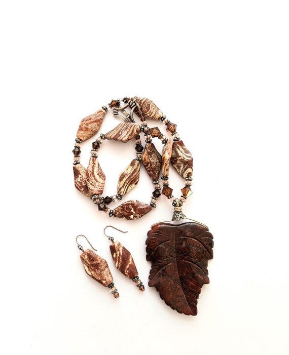 Carved Jasper Pendant Necklace Set, Natural Stone… - image 1