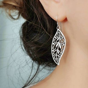 Boucles d'oreilles longues feuilles / Boho/ argent sterling/ argent ancien/ feuille ajourée/ boucles d'oreilles uniques et originales/ grandes/ accrocheuses/ hippies/ femme