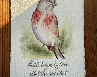 Acuarela original de pájaro pardillo común, en francés, 1 Corintios 13, Fe, Esperanza, Amor. Verso de caligrafía con pincel de 5x7.