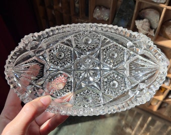 Plato para servir ovalado de vidrio prensado NuCut antiguo - Imperial Glass Co.