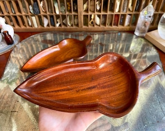 Vintage Wooden Tray / MCM Leaf-Shaped Dish - Entryway Catchall Plate - Small Decorative Tray / Midecentury Wooden Decor from Monkeypod Wood