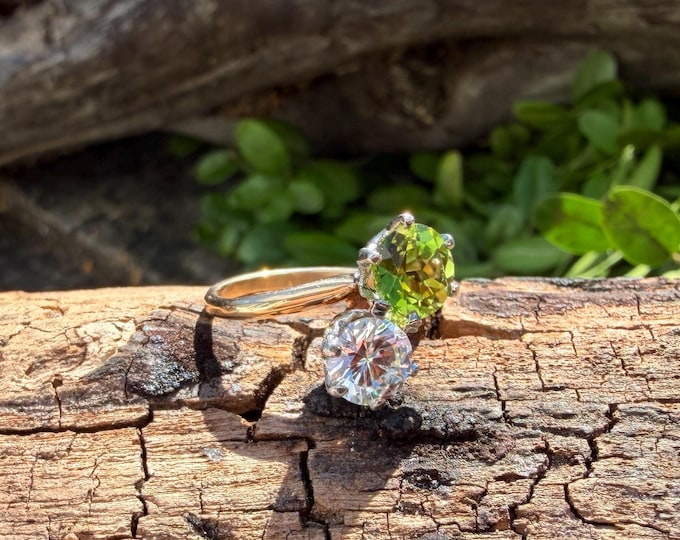 1940s 14k Yellow Gold Toi et Moi Diamond and Peridot Ring, Moi Et Toi Ring,  Alternative Engagement Ring, ByPas Ring