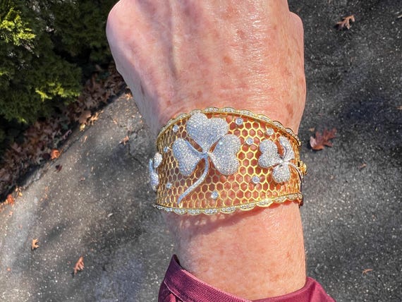 18k Gold Diamond Flower Bangle Bracelet: Avant Ga… - image 6