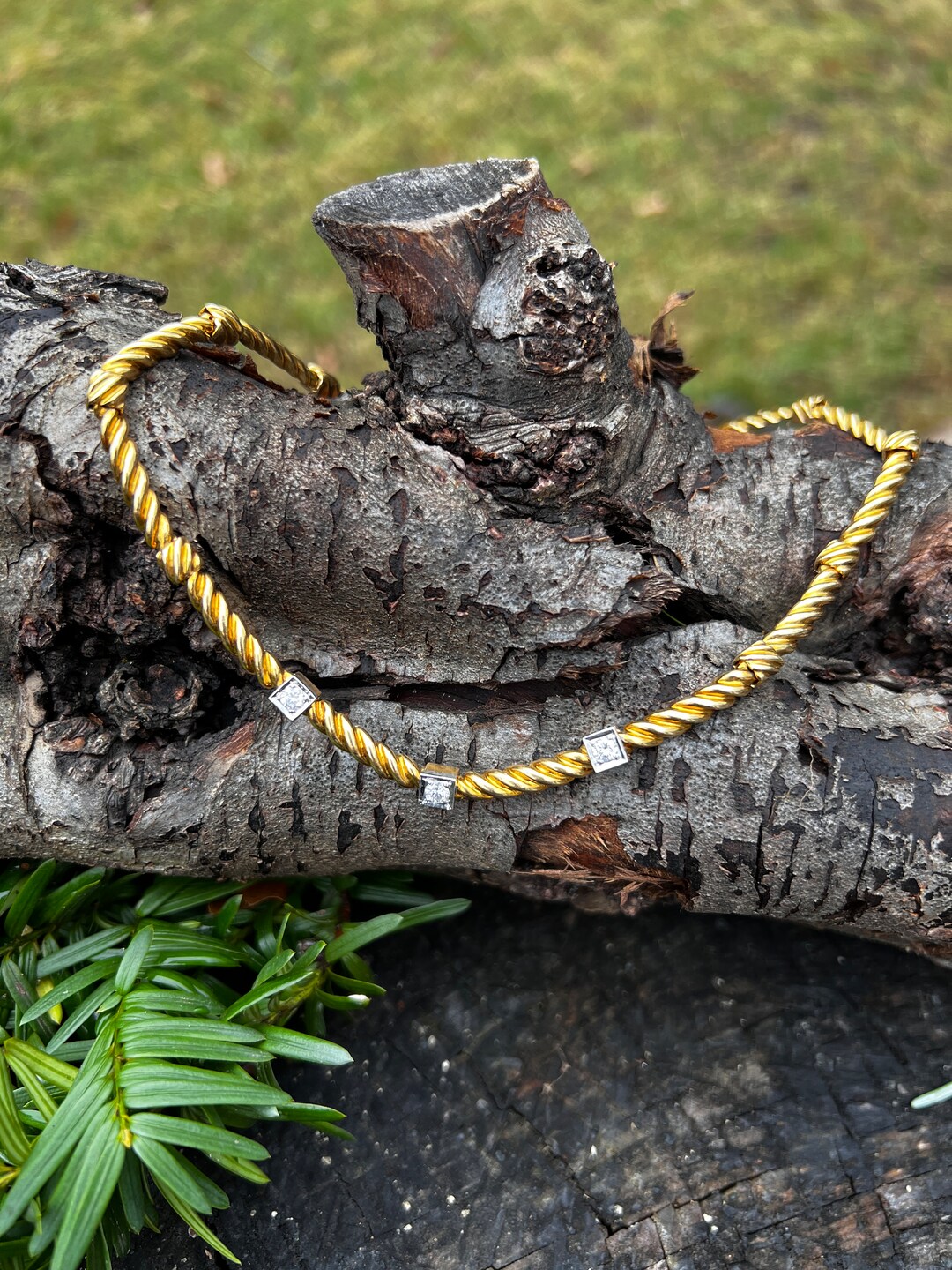 Gold Choker With Green And Red Diamonds main image 1