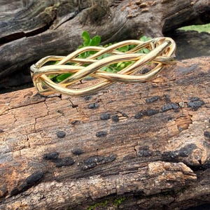 Pulsera rígida de eslabones trenzados/retorcidos de oro amarillo de 14 quilates