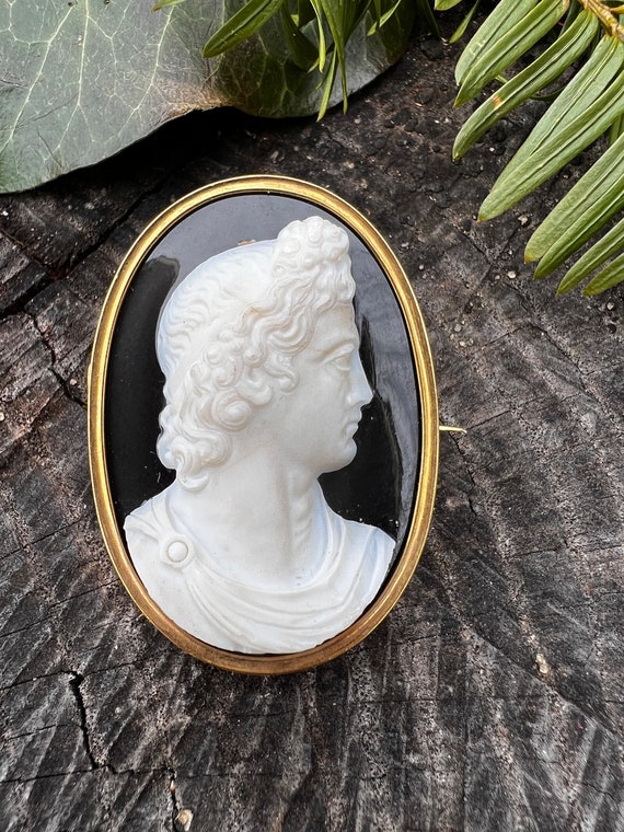 Victorian Cameo, Agate Cameo,Antique Gold Cameo, Cameo Pendant