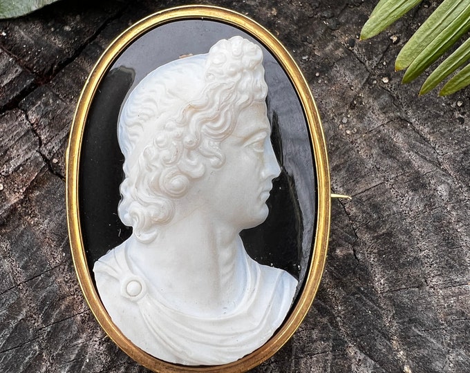 Victorian Cameo, Agate Cameo,Antique Gold Cameo, Cameo Pendant