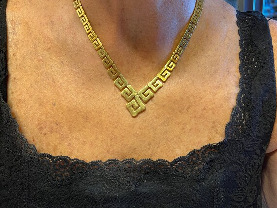 V Shape Gold Necklace, Gucci Link Nekclace, Yello… - image 9