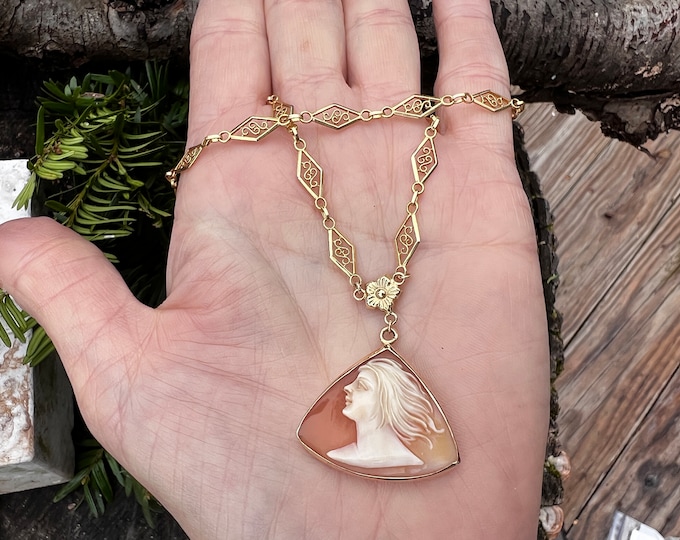 Cameo Pendant, Conch Shell Cameo, Vintage Cameo, Cameo Necklace