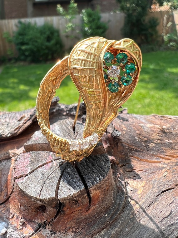 Emerald Flower Brooch, Gold Knot Pendant, Diamond 