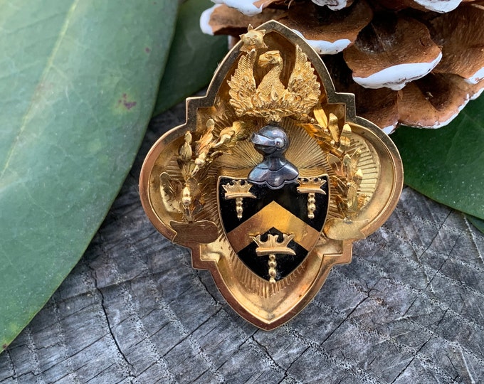 Victorian Onyx Brooch, Victorian Shield Brooch, Gold Coat of Arms, English Shield Brooch, Victorian Crest Pin