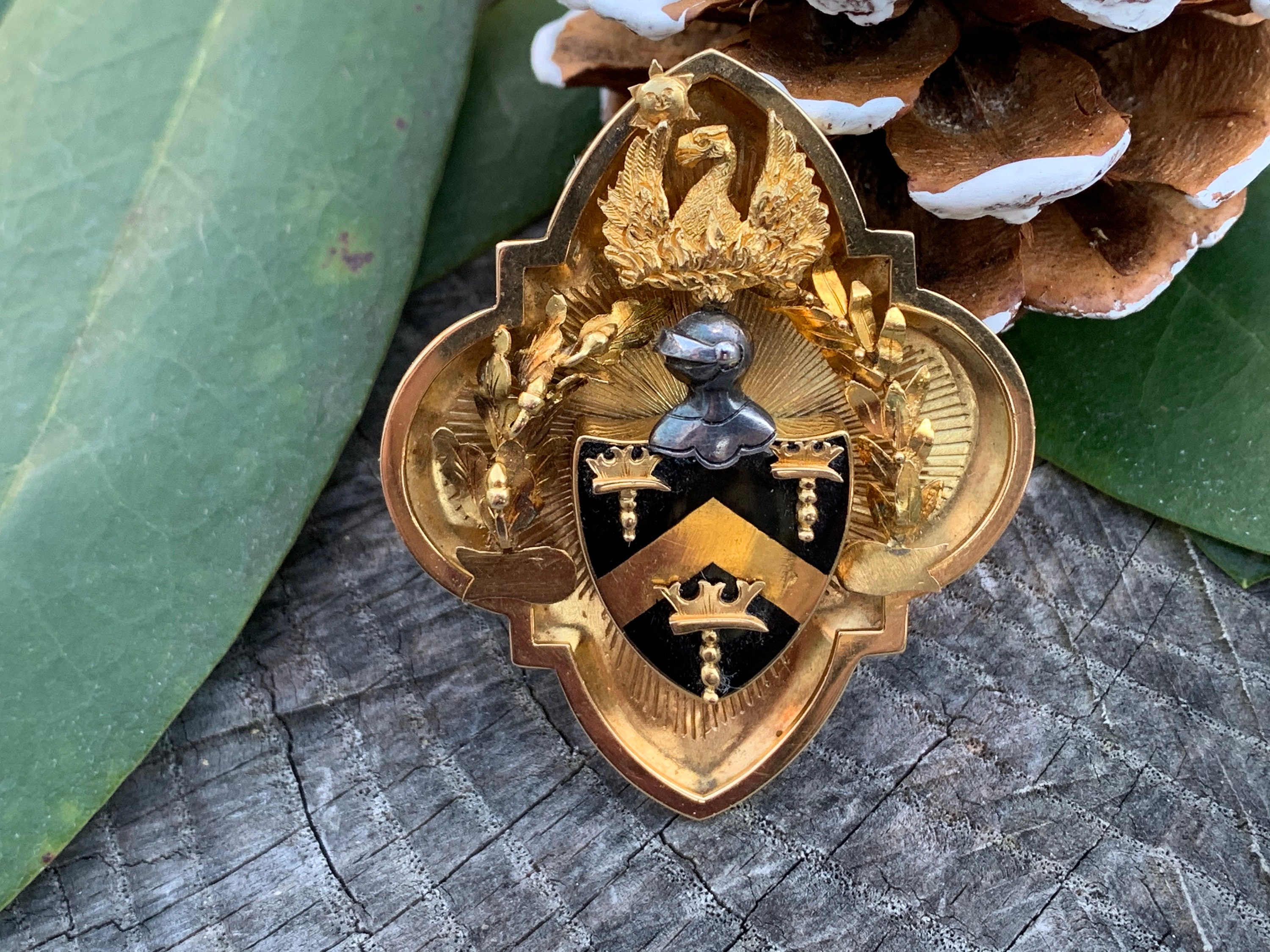 Victorian Onyx Brooch Victorian Shield Brooch Gold Coat of Arms English Shield Brooch Victorian Crest Pin
