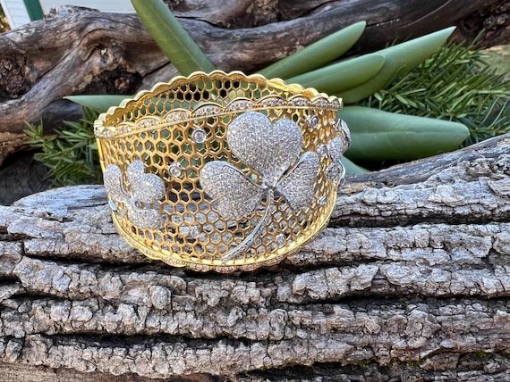 18k Gold Diamond Flower Bangle Bracelet: Avant Ga… - image 1