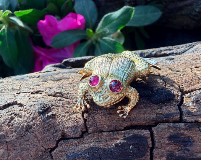 1970s Gold Frog Brooch, Textured Body, Ruby Eyes (18k Yellow Gold)