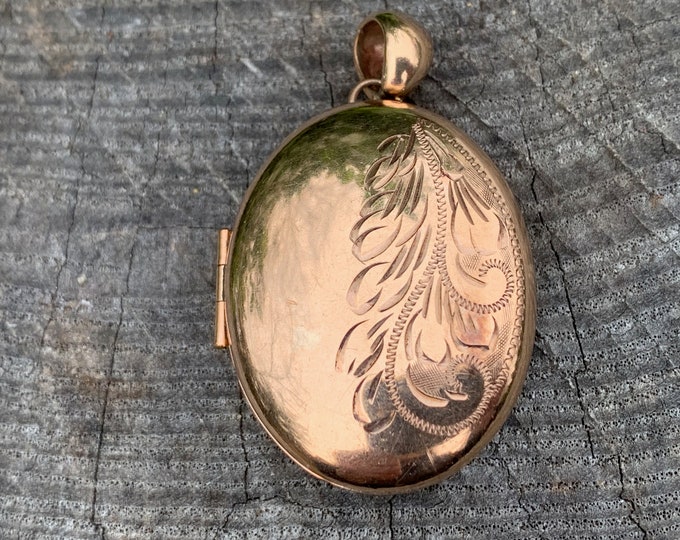 Gold Oval Locket, Oval Gold Locket, Yellow Gold Locket, Engraved Locket