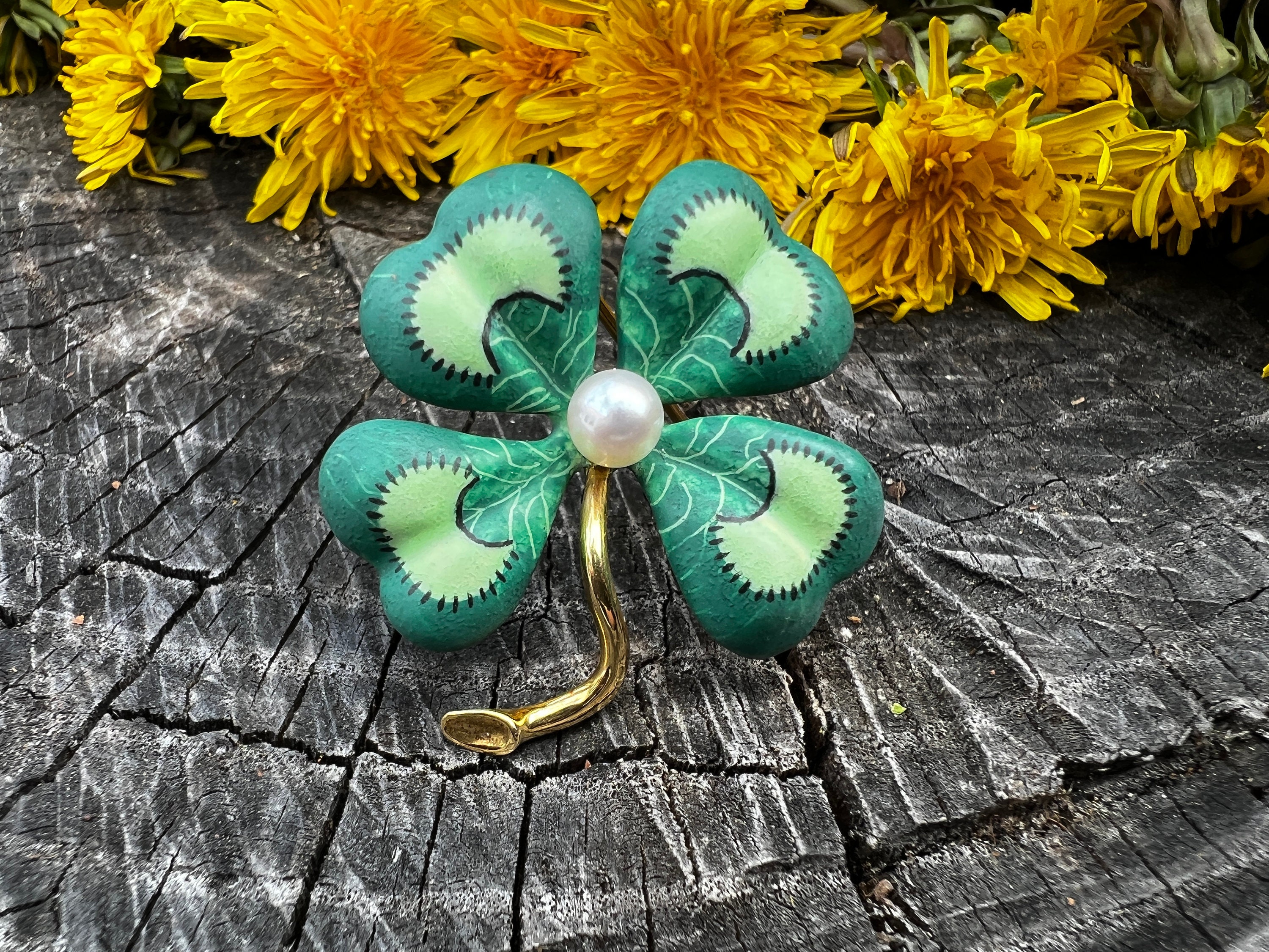 Four leaf shop clover brooch