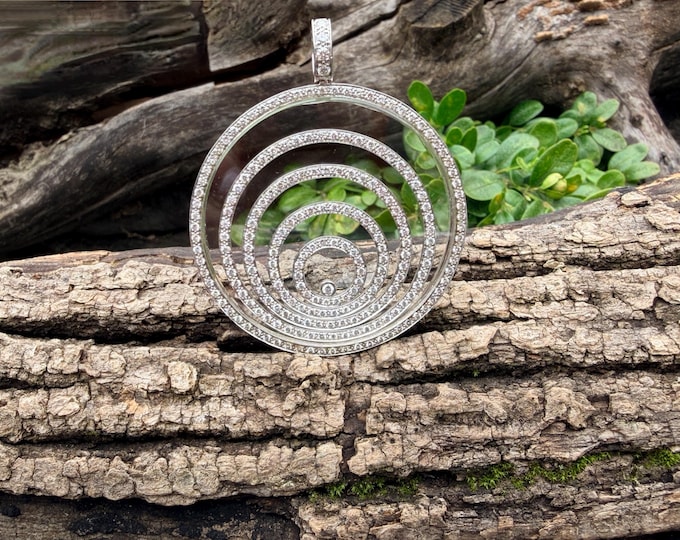 1980s 18k White Gold Diamond Circle Pendant, Geometric Mod Style