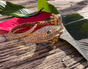 Vintage 18k Gold Diamond Alligator Bangle Bracelet: Emerald Eyes, 7.00 ct Diamonds