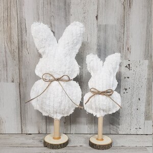 Witte chenillehaas / chenilledecor / paasmanteldecor / boerderij paasdecor / lentedecor / neutraal Pasen / laag ladevuller