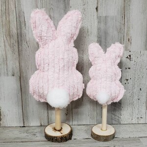 Roze chenillekonijn / chenilledecor / paasmanteldecor / boerderij paasdecor / lentedecor / neutraal Pasen / ladevuller