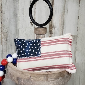 Bandera de tela / Mini banderas americanas de granja / Bandera de la gloria antigua / Decoración del Día de los Caídos / Decoración patriótica de julio / Decoración de bandeja escalonada / Bandera vintage