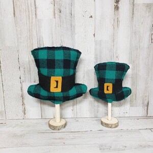 Leprechaun Hat On wooden Stand, St Patrick&#39;s Day Decor, Irish Decor, St. Patricks Day Tiered Tray, Green Decor, St Patty&#39;s Day Decor, Mantel