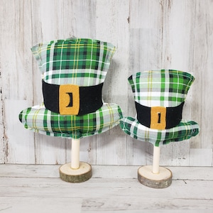 Leprechaun Hat On wooden Stand, St Patrick&#39;s Day Decor, Irish Decor, St. Patricks Day Tiered Tray, Green Decor, St Patty&#39;s Day Decor, Mantel