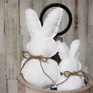Witte stof Konijntjes / Cottage Decor / Pasen Mantel Decor / Boerderij Pasen Decor / Lente Decor / Neutraal Pasen / Tier Tray Filler