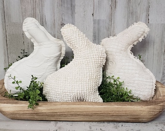 Offwhite chenillekanin / chenilledekor / påskmanteldekor / lantlig påskdekor / vårdekor / neutral påsk / flerskiktad brickfyllning