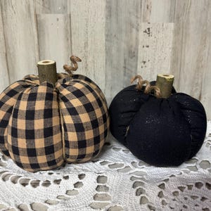 Farmhouse Primitive Pumpkins / Farmhouse Pumpkins / Primitive Plaid Pumpkins / Fall Decor / Fabric Pumpkins / Fall Tiered Tray