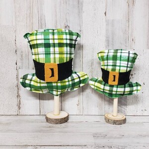 Leprechaun Hat On wooden Stand, St Patrick&#39;s Day Decor, Irish Decor, St. Patricks Day Tiered Tray, Green Decor, St Patty&#39;s Day Decor, Mantel