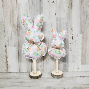 Paasmantel / Floral Fabric Bunnies / Floral Bunnies / Farmhouse Easter / Country Bunny / Farmhouse Easter Tier Tray / Flower Easter Decor