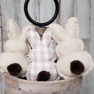 Neutrale stoffen konijntjes / Easter Bowl Filler / Fabric Bunnies / Boerderij paasdecor / Bunny Butt Decor, gelaagde lade voor Pasen