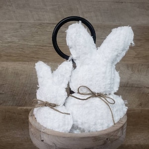 Witte chenillehaas / chenilledecor / paasmanteldecor / boerderij paasdecor / lentedecor / neutraal Pasen / laag ladevuller