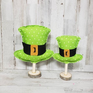 Leprechaun Hat On wooden Stand, St Patrick&#39;s Day Decor, Irish Decor, St. Patricks Day Tiered Tray, Green Decor, St Patty&#39;s Day Decor, Mantel