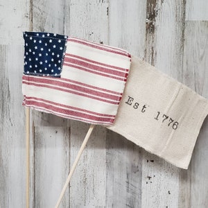 Banderas de tela / Farmhouse Cottage American Mini Flags / Old Glory Flag / Memorial Day Decor / 4th July decor / Tier Tray Decor / Hutch Flags