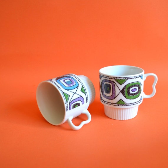 Mid Century Pair of Geo Patterned Stackable Style 1225 Coffee Mugs by Stylecraft