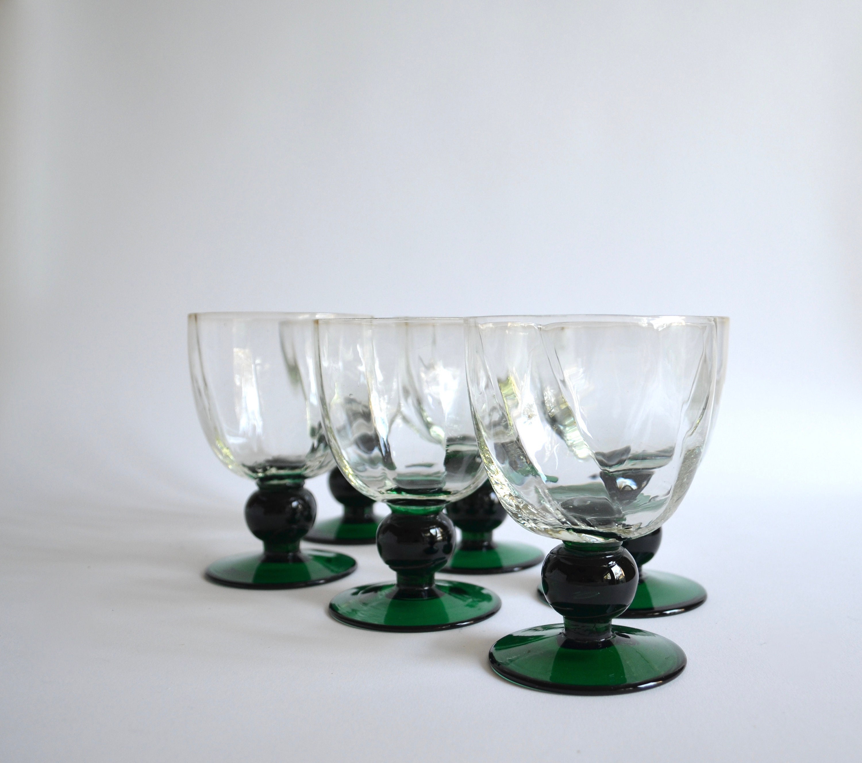 A Set of 5 Stemmed 5 Oz Wine Glasses With an Unusually Shaped Bowl. Bar  1056 